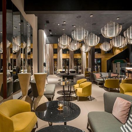 Hotel Monograph Freedom Square Tiflis Exterior foto The interior of the RITZ-CARLTON, Tsim Sha Tsui, Hong Kong