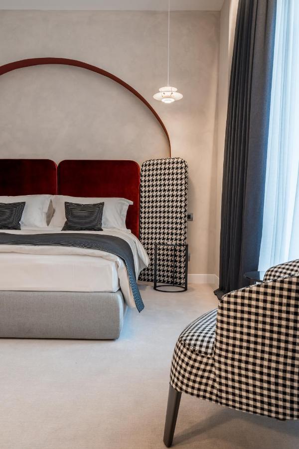 Hotel Monograph Freedom Square Tiflis Exterior foto A bedroom at the hotel