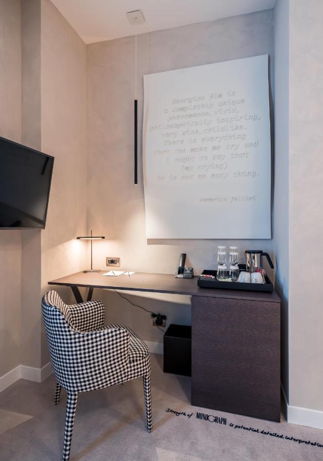 Hotel Monograph Freedom Square Tiflis Exterior foto A room at the hotel