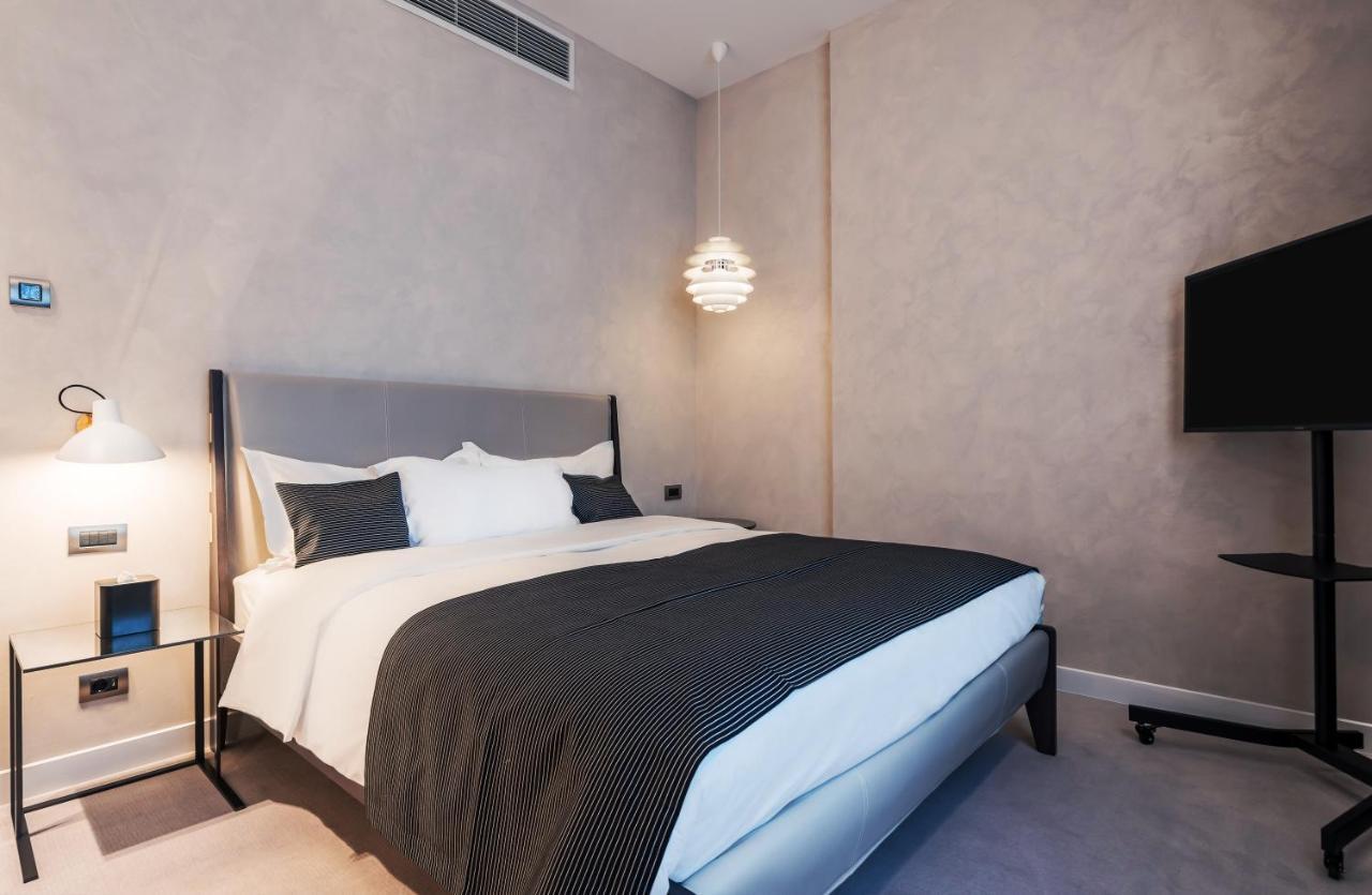 Hotel Monograph Freedom Square Tiflis Exterior foto A bedroom at the hotel