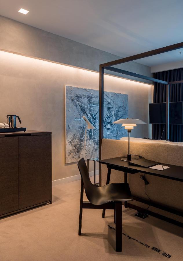 Hotel Monograph Freedom Square Tiflis Exterior foto A room at the hotel