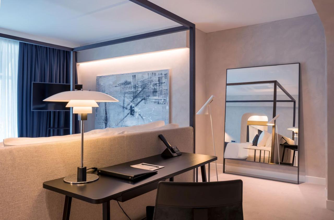 Hotel Monograph Freedom Square Tiflis Exterior foto A room at the hotel