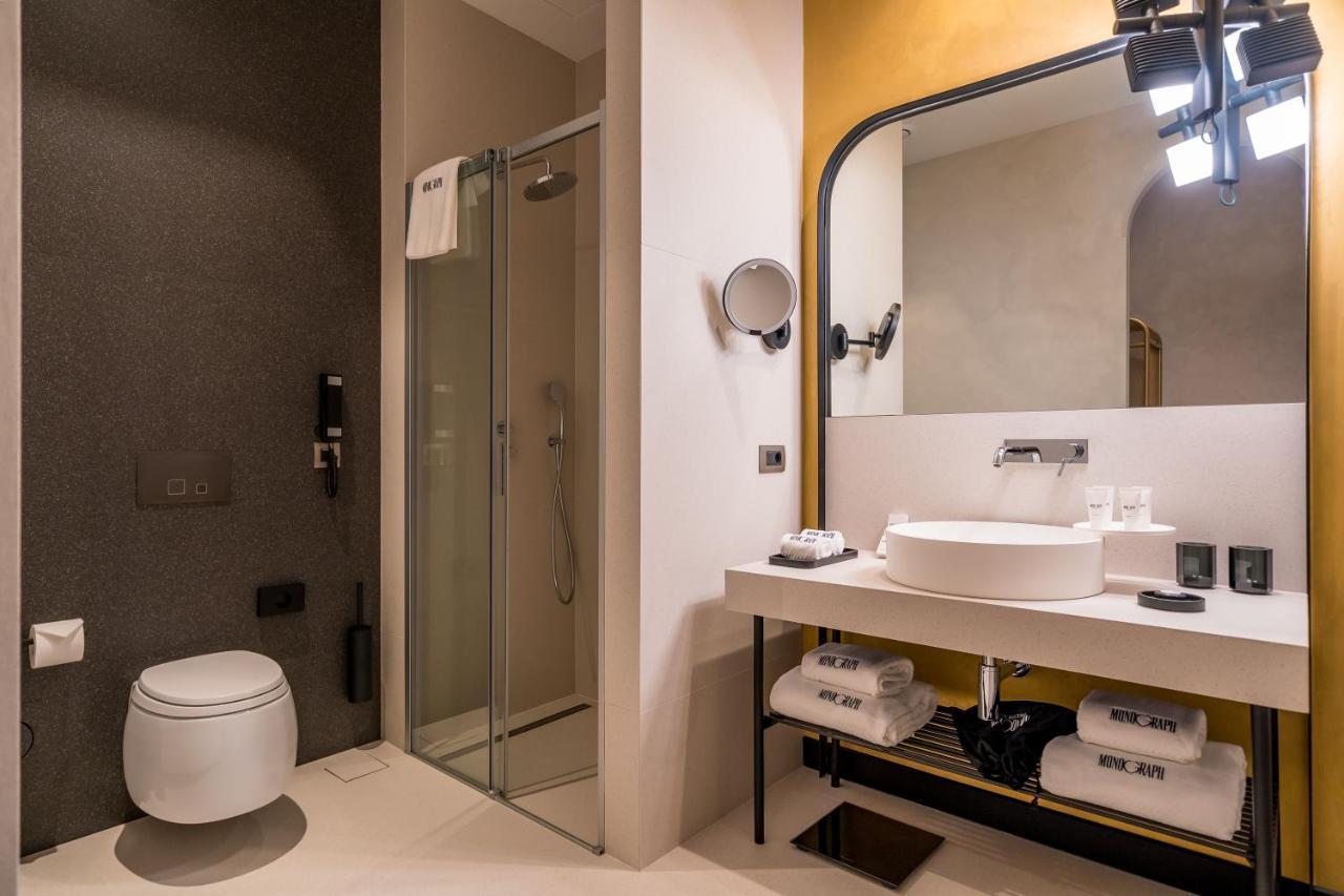 Hotel Monograph Freedom Square Tiflis Exterior foto Bathroom