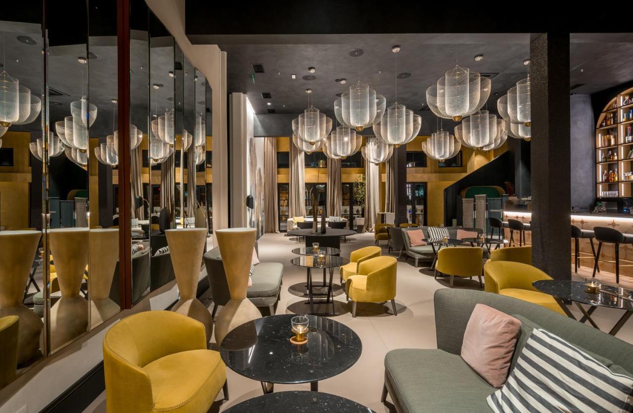 Hotel Monograph Freedom Square Tiflis Exterior foto The interior of the RITZ-CARLTON, Tsim Sha Tsui, Hong Kong