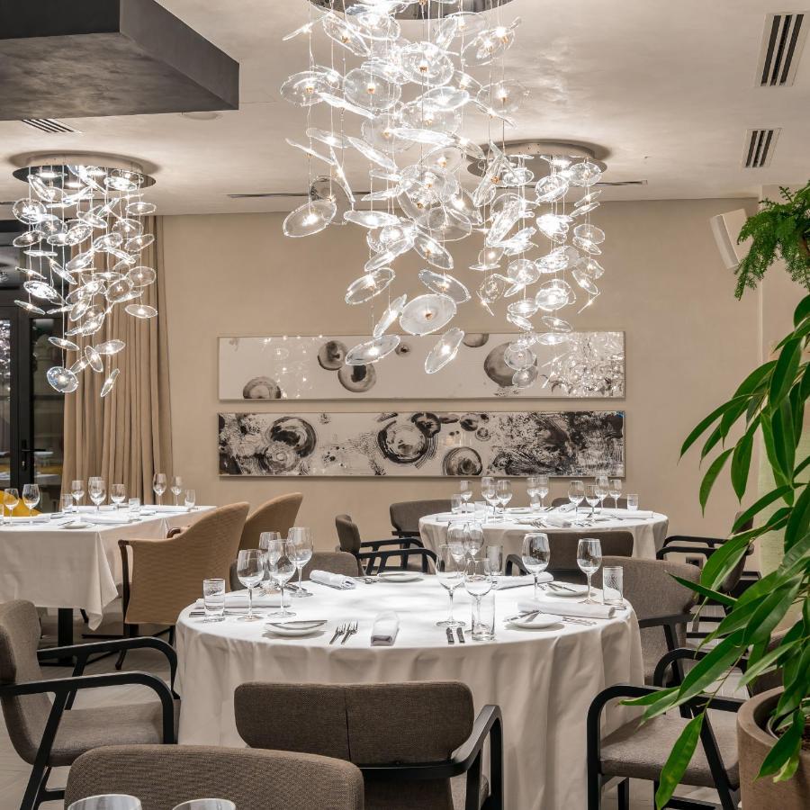 Hotel Monograph Freedom Square Tiflis Exterior foto Restaurant "La Table d'Or"